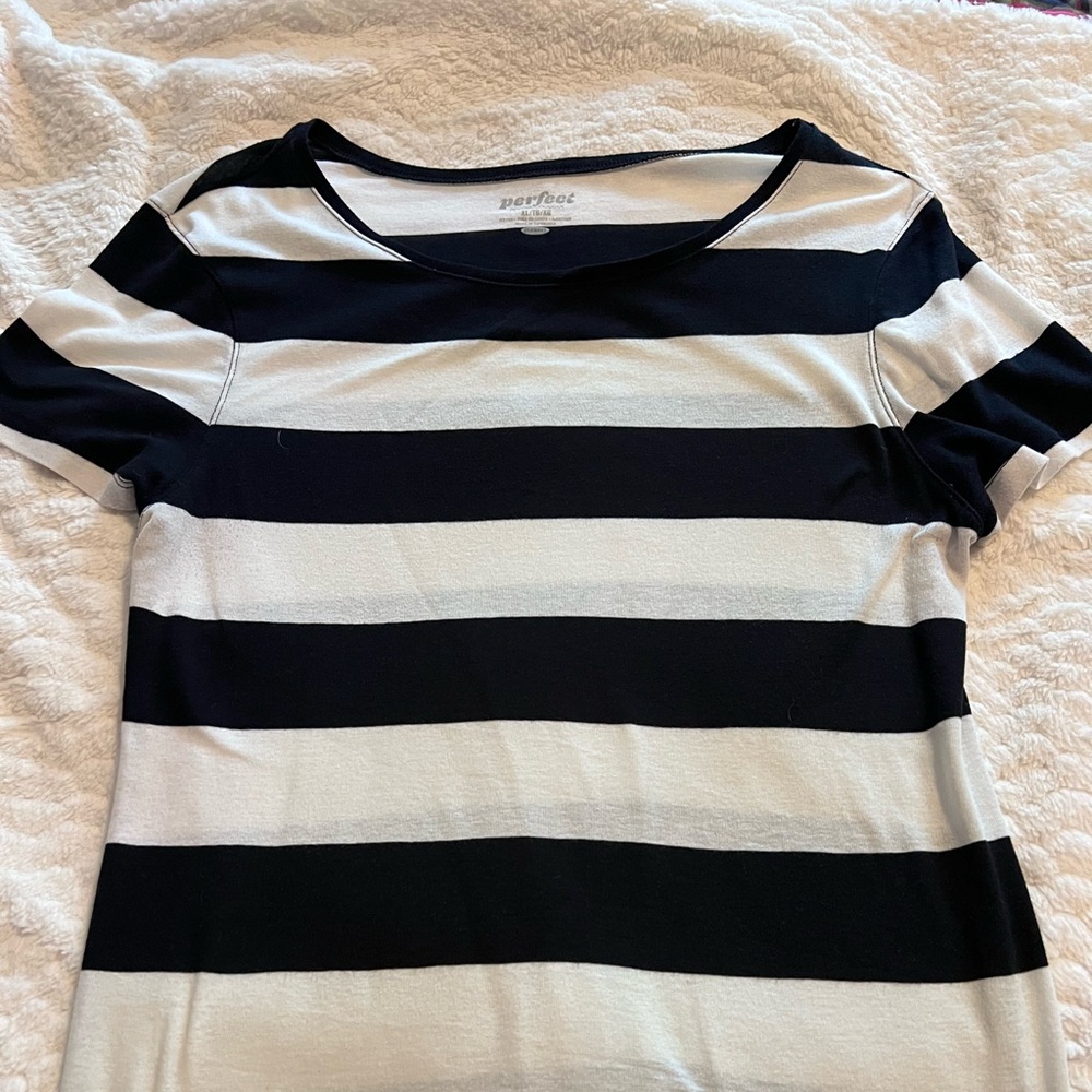 Black and white old navy women’s perfect fit size xl